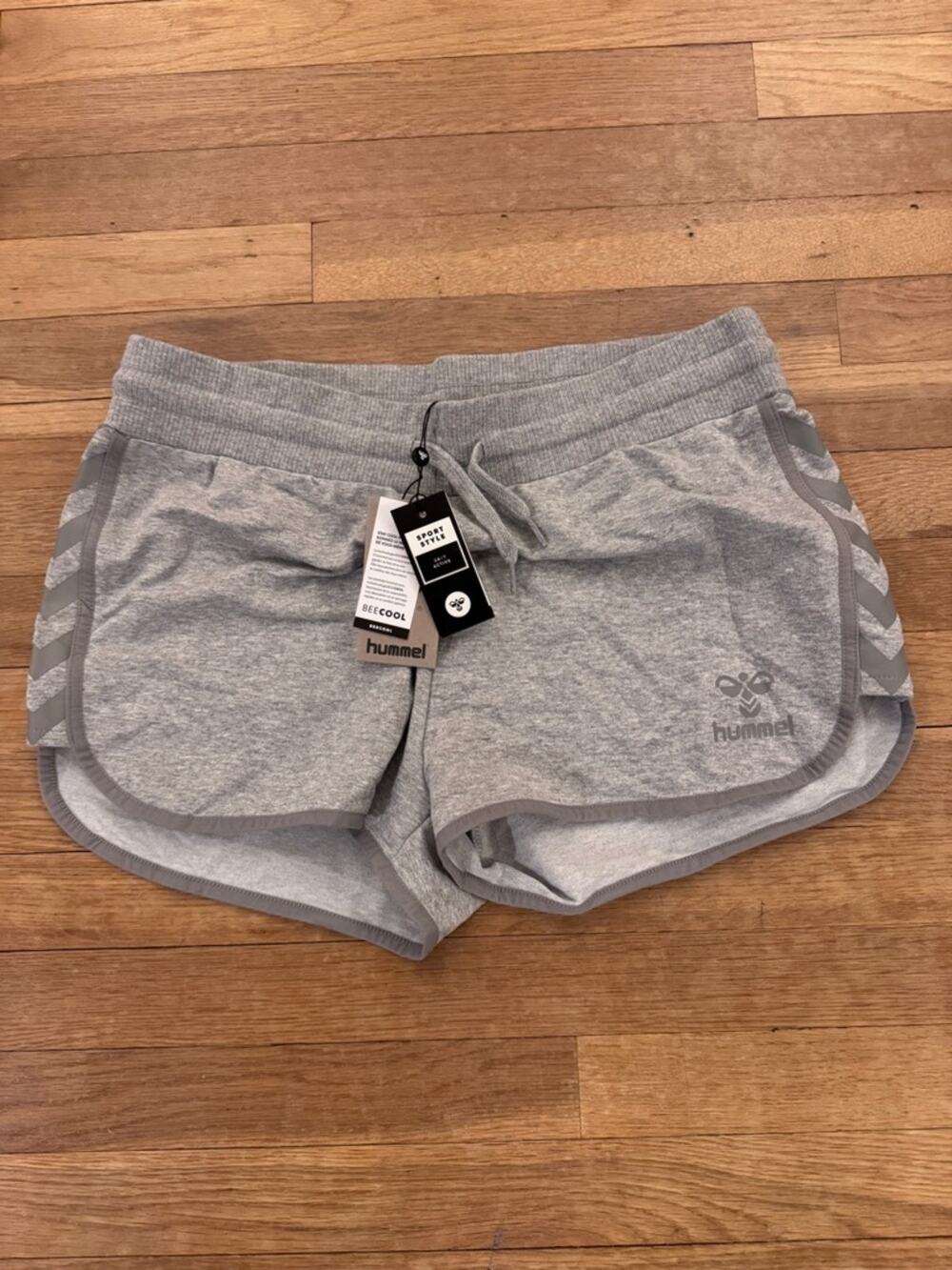 NWT Hummel Women's Gray Sport Style Shorts - Size XL
b40